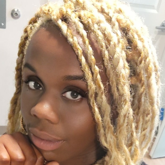 Meet your Posher, Shantel - Picture 1 of 1